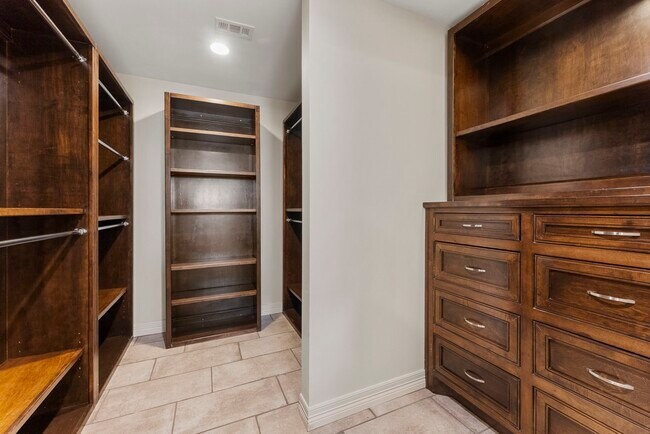 Building Photo - 27 W Stony Bridge Ct