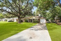 Building Photo - Settle Into Comfort in This Charming 3-Bedroom Home in Larchmont Estates