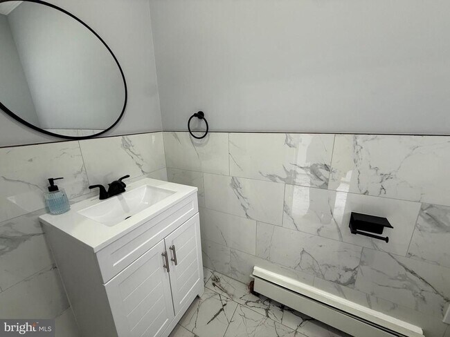 Building Photo - 129 Clearfield Ave