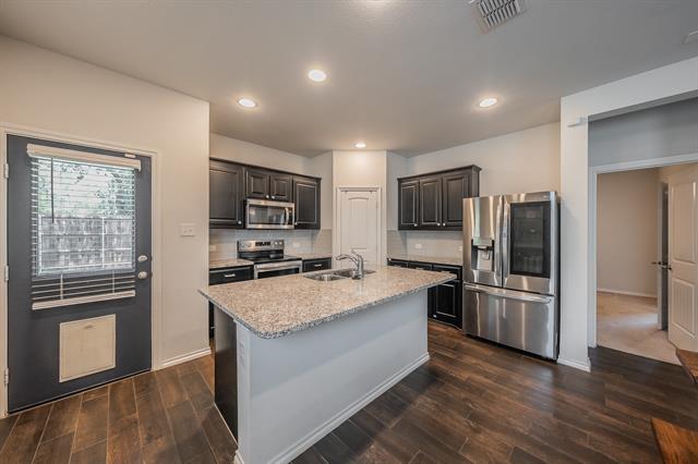 Building Photo - 561 Concho St