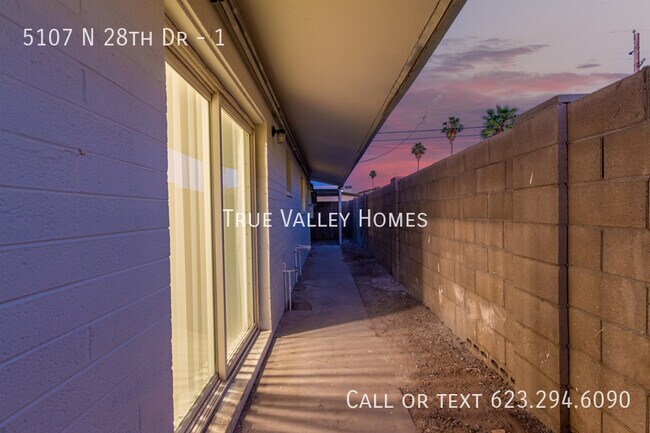 Building Photo - 5107 N 28th Dr