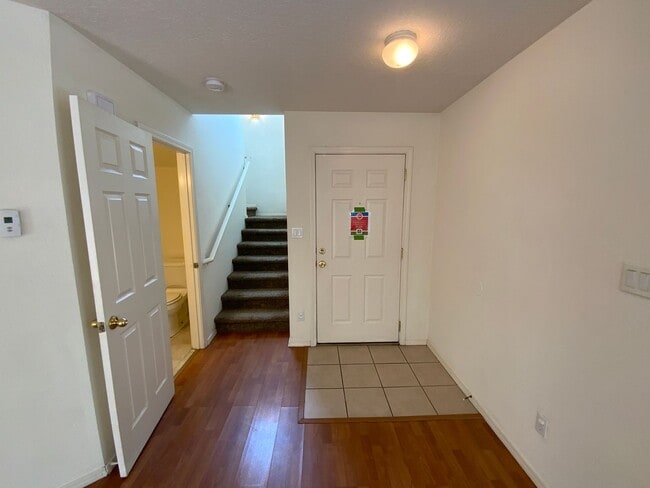 Building Photo - 3 Bedroom Home Available In Gated Communit...