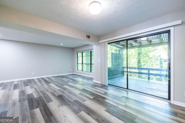 Building Photo - 1010 Mariners Ct