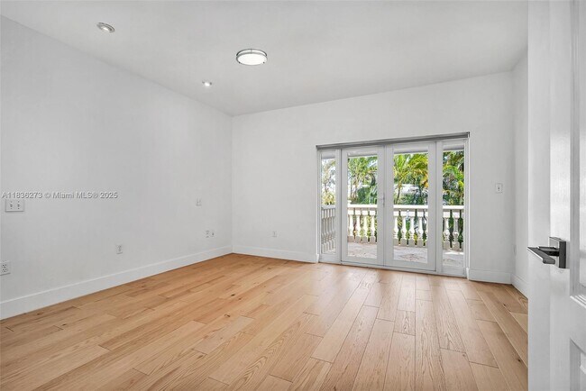 Building Photo - 1135 Asturia Ave