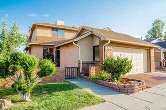 Building Photo - One of a kind Furnished Home with gorgeous back yard!