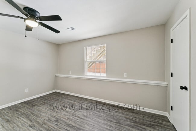 Building Photo - 6620 W 152nd St