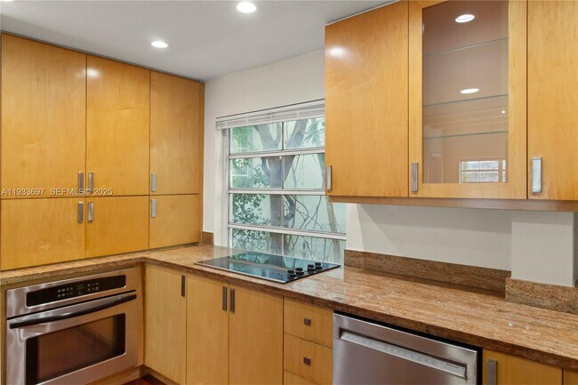 Building Photo - 1605 Euclid Ave