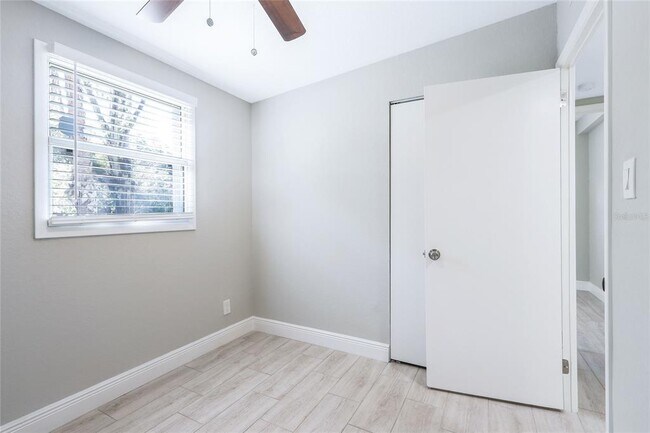 Building Photo - 1325 Windsor Way