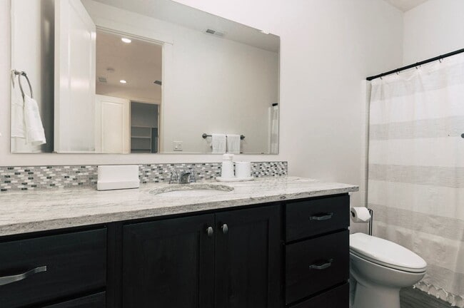 Building Photo - 1428 S Colorado Ave