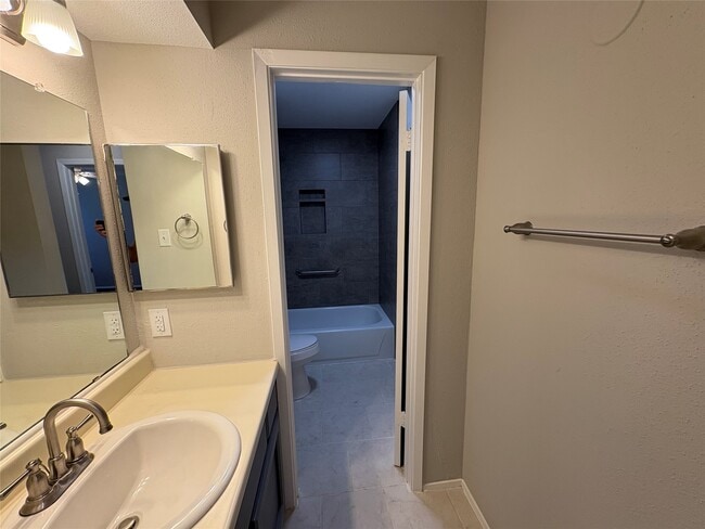 Building Photo - 312 S Poplar St