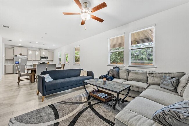 Building Photo - 301 Quarry Rock Cove