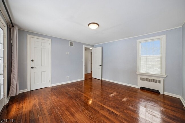 Building Photo - 10 Great Hills Terrace