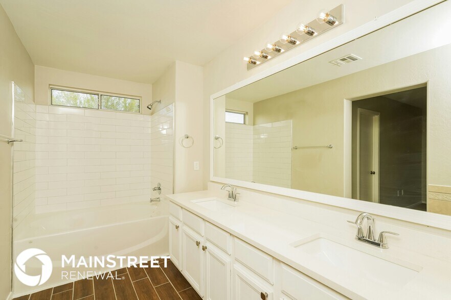 Building Photo - 11954 W Belmont Dr