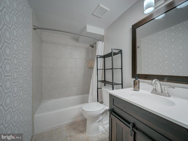 Building Photo - 8606 London Ct