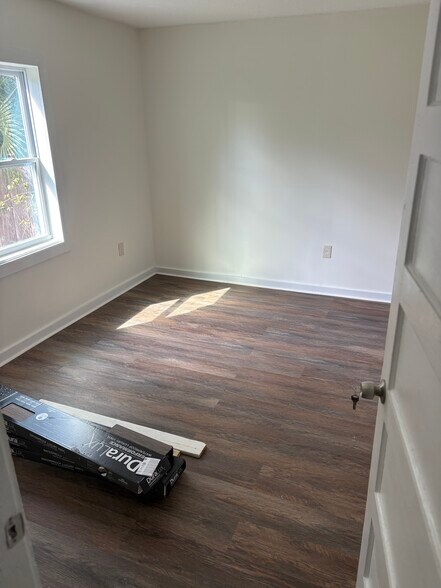 Building Photo - 617 W 41st St