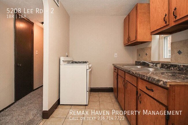 Building Photo - 5208 Lee Rd #2, Maple Hts - 1 bed 1 bath a...