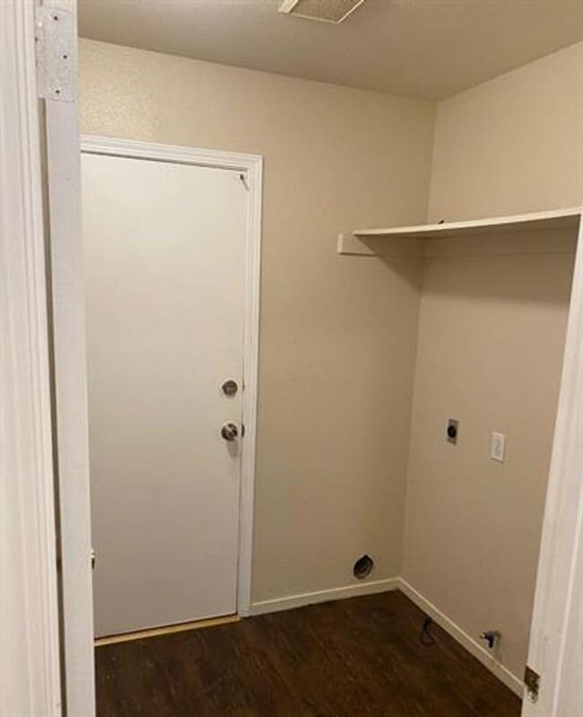 Building Photo - Cozy Home For Rent