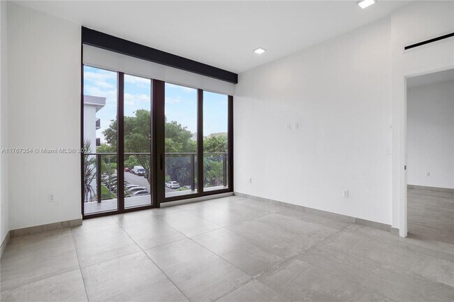 Building Photo - 3581 E Glencoe St