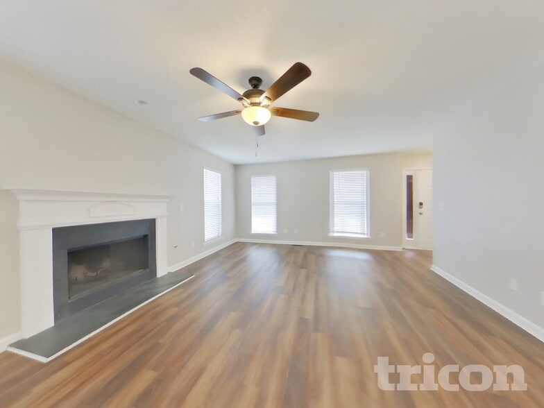 Building Photo - 214 Amber Trce