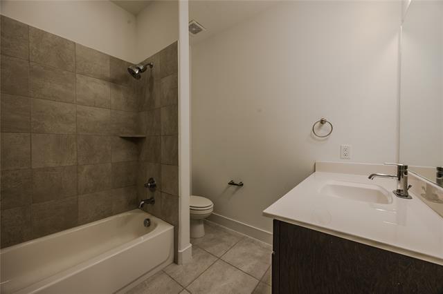 Building Photo - 2228 Southwick Dr