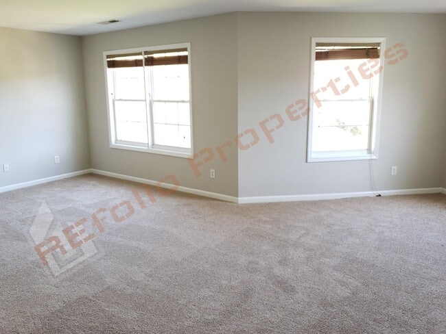 Building Photo - Lovely 4 Bedroom, 2.5 Bath Single-Family H...