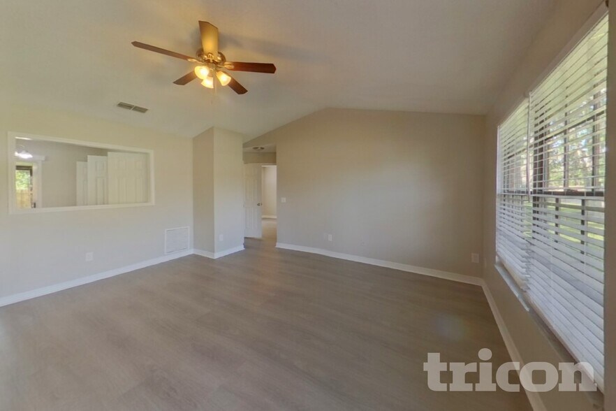 Building Photo - 1715 Farm Way