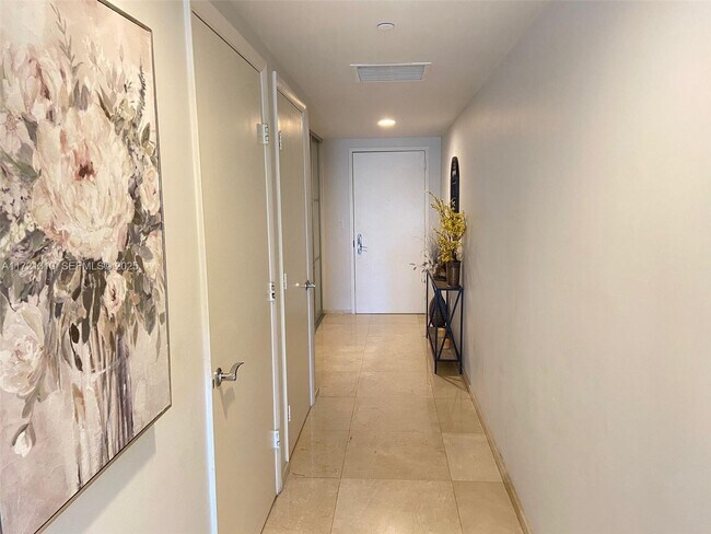 Building Photo - 1830 S Ocean Dr