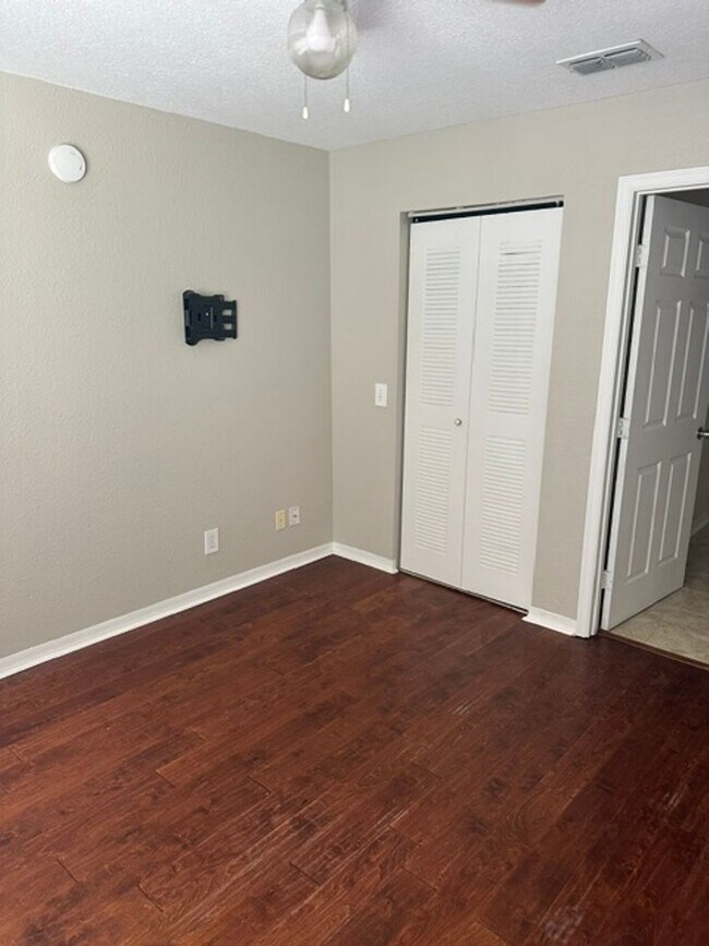 Building Photo - 13700 Richmond Park Dr N