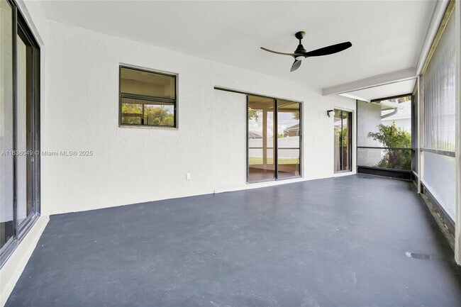 Building Photo - 709 SW 9th Ave