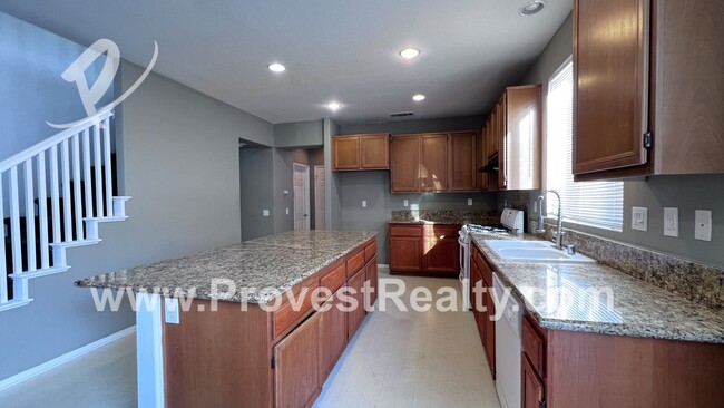 Building Photo - 4 Bed, 2.5 Bath Victorville Home!