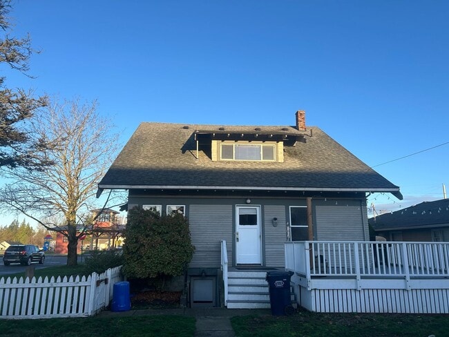 Building Photo - 4 Bedroom, 2 Bathroom House in Lynden with Fenced Yard