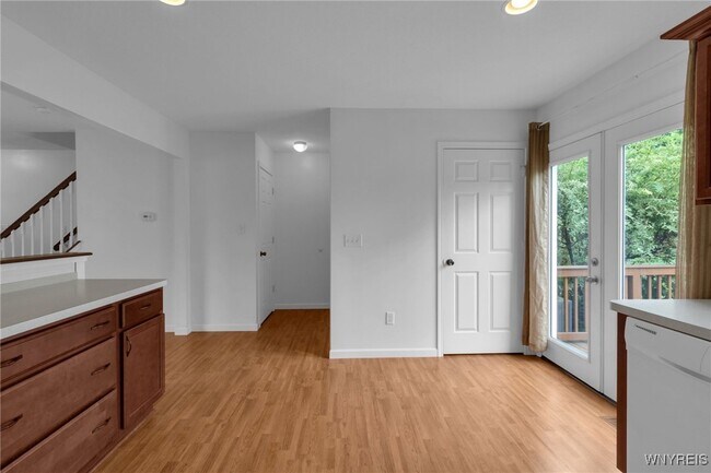 Building Photo - 940 Reserve Rd