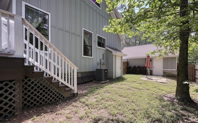 Building Photo - 70 Green Tree Dr