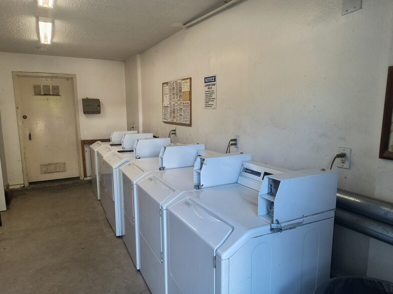Laundry - 6842 Valmont St