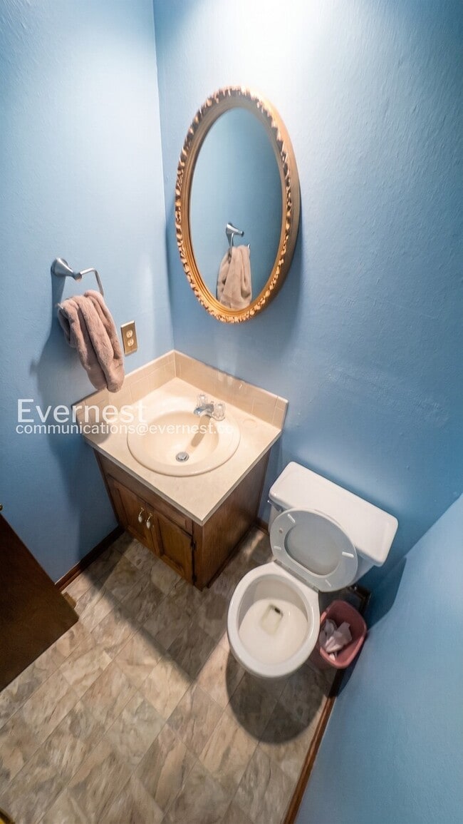 Building Photo - 3 Bed/2.5 Bath Townhome with Fenced Yard / Pets Not Accepted / Vouchers Accepted / Coming Soon!