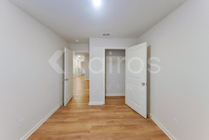 Building Photo - 306 Ironwood Ct