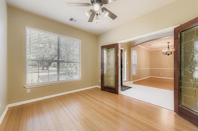 Building Photo - 1028 Horseback Hollow