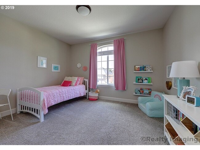 Building Photo - FOR RENT UNFURNISHED: Beautifully maintained 2015 Noyes-built home, 5 bed, 3 bath, 2 car garage w...