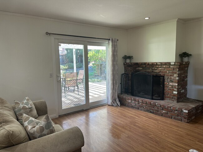 Building Photo - 494 Scandia Dr