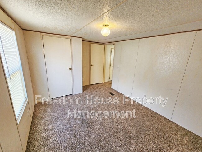 Building Photo - 3851 W Donner St