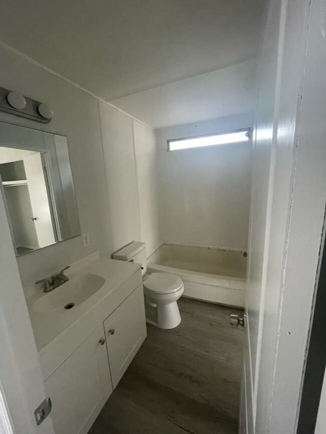 Building Photo - 2 bed / 2 bath - Rent To Own in Zephyrhills, FL