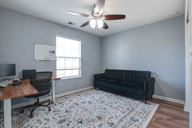 Building Photo - 231 Lionel Dr