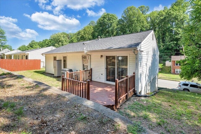 Building Photo - 2823 Lansing Dr SW