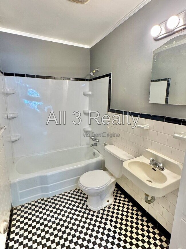 Building Photo - 208 Bradley Dr