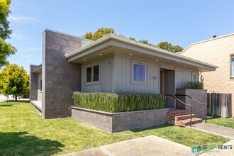 Building Photo - Miraloma: Remodeled & Detached Single Fami...