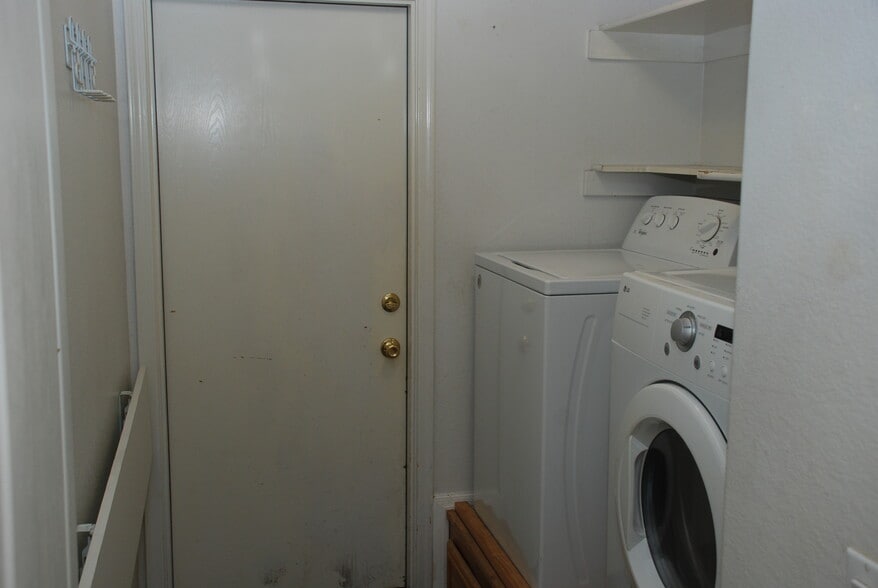 Building Photo - 514 W Laredo Ave