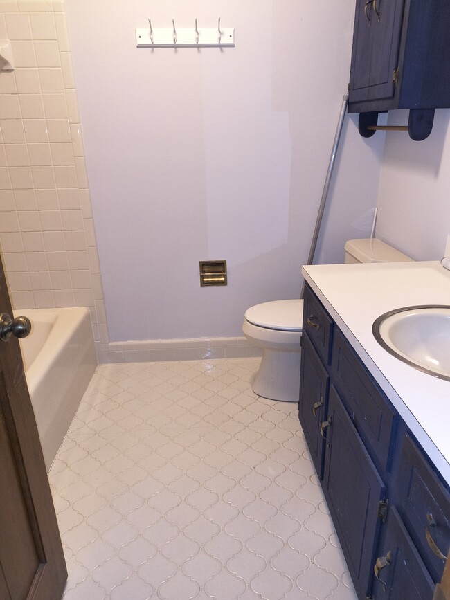 Building Photo - 160 Small Rd