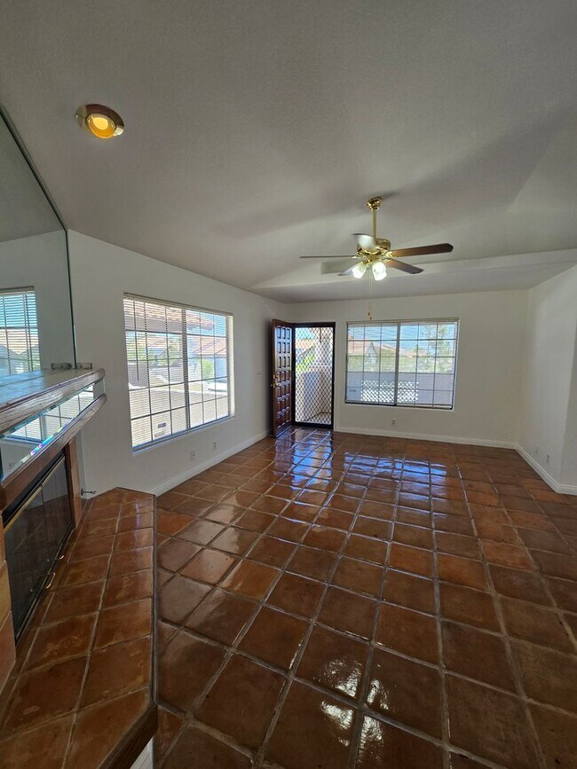 Building Photo - 1421 Santa Margarita St