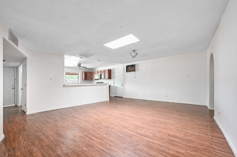 Building Photo - 3233 N El Tovar Ave