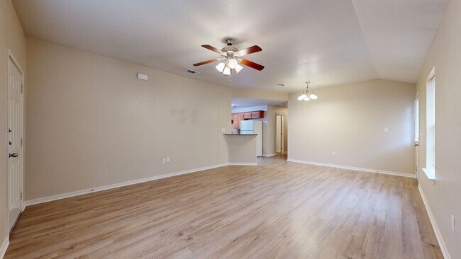 Building Photo - 902 Yi Dr